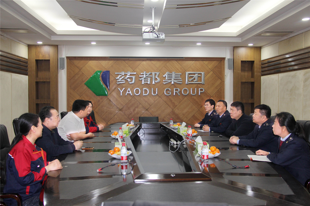 安國(guó)市稅務(wù)局吳會(huì)軍副局長(zhǎng)一行來(lái)我公司宣貫“減稅降費(fèi)促發(fā)展”，并送來(lái)貼心慰問(wèn)品