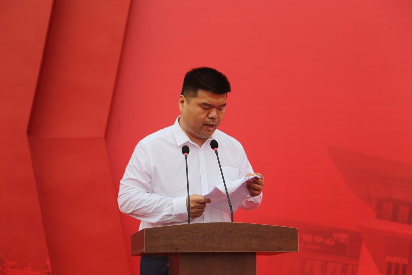 藥都集團總經理、安國市中藥協會會長李龍受邀出席安國市中藥材批發交易市場開業慶典并作致辭